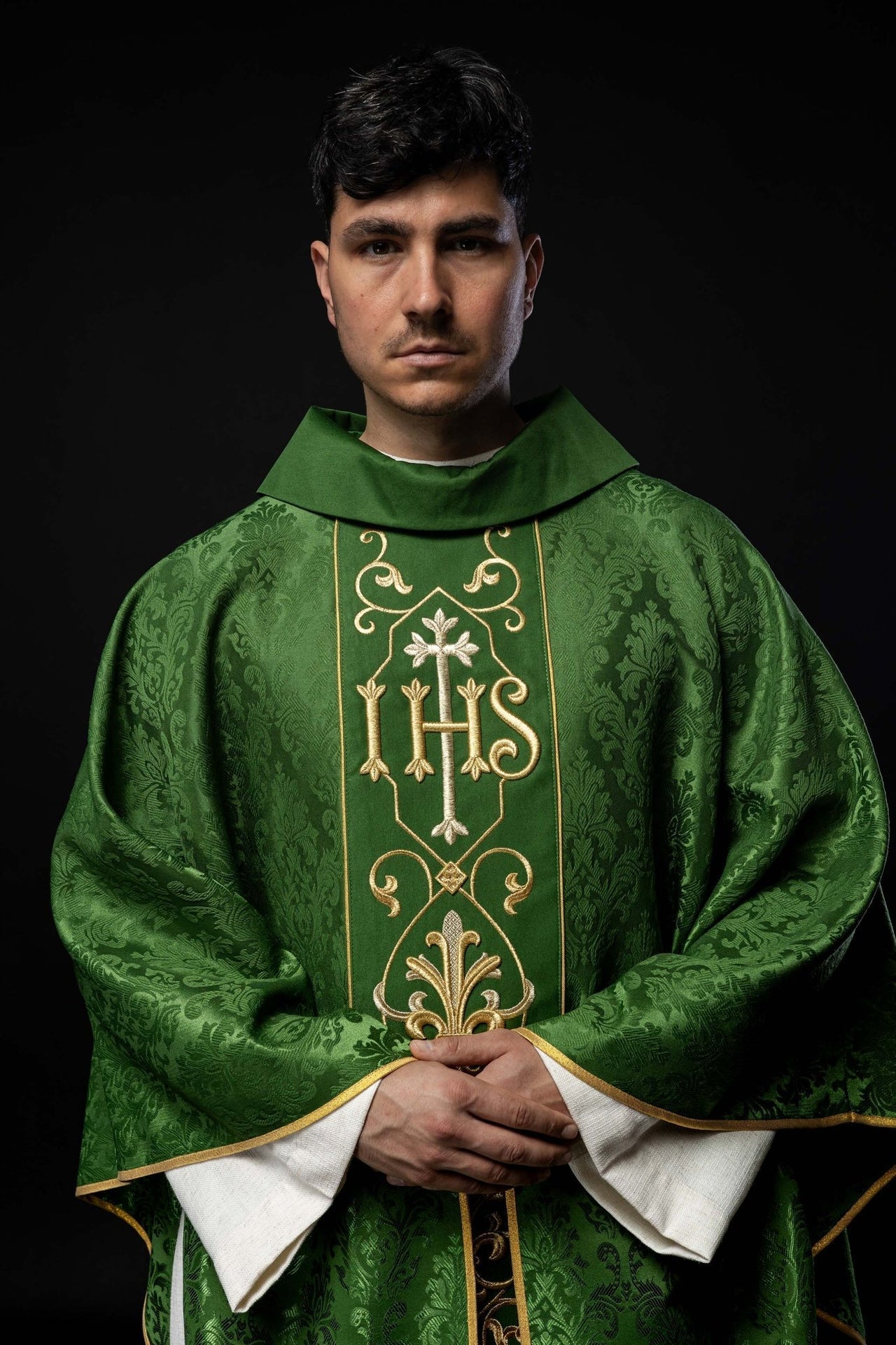Ornat Liturgiczny Zielony IHS Haftowany - Polska Produkcja - SZATYLITURGICZNE.PL