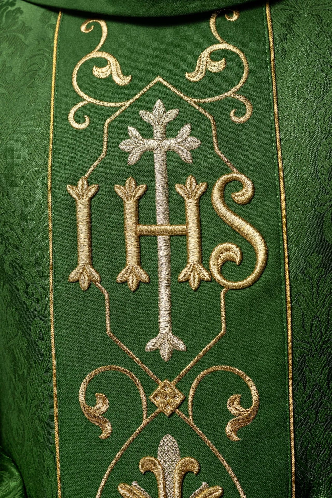 Ornat Liturgiczny Zielony IHS Haftowany - Polska Produkcja - SZATYLITURGICZNE.PL