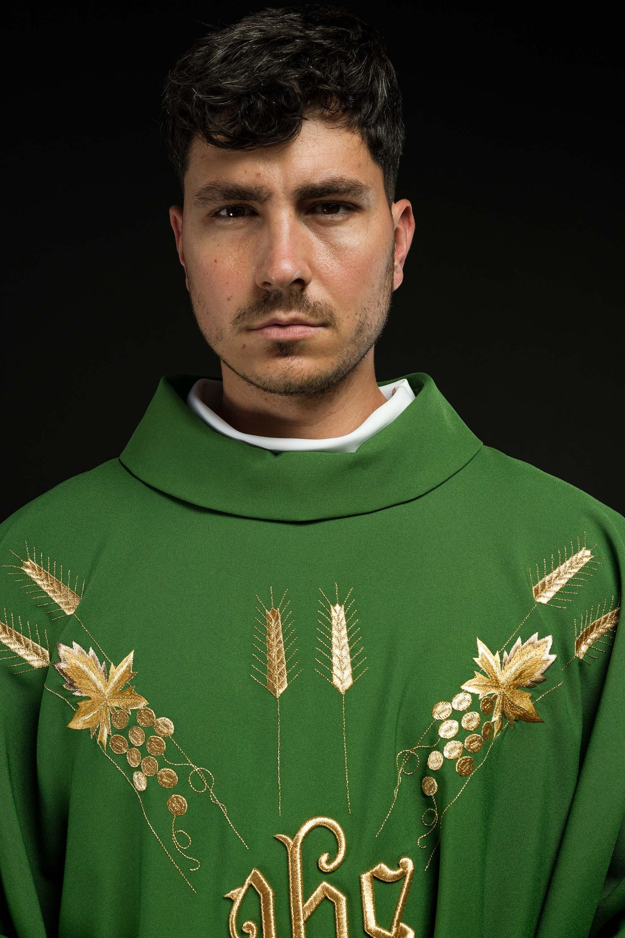Ornat Liturgiczny Zielony IHS Winogrona Złoty Haft - SZATYLITURGICZNE.PL