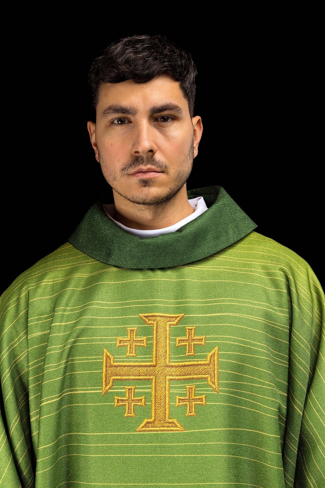 Ornat Liturgiczny Zielony Krzyż Jerozolimski Drukowany - Elegancki Wzór - SZATYLITURGICZNE.PL