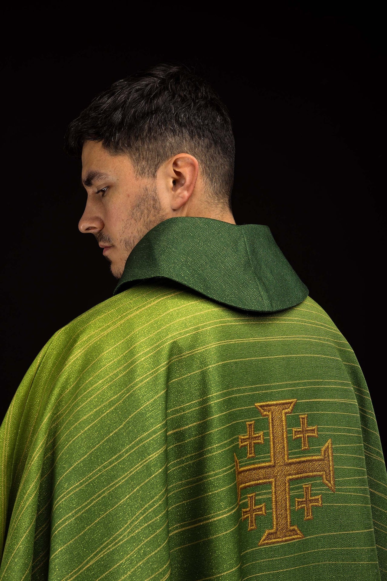 Ornat Liturgiczny Zielony Krzyż Jerozolimski Drukowany - Elegancki Wzór - SZATYLITURGICZNE.PL