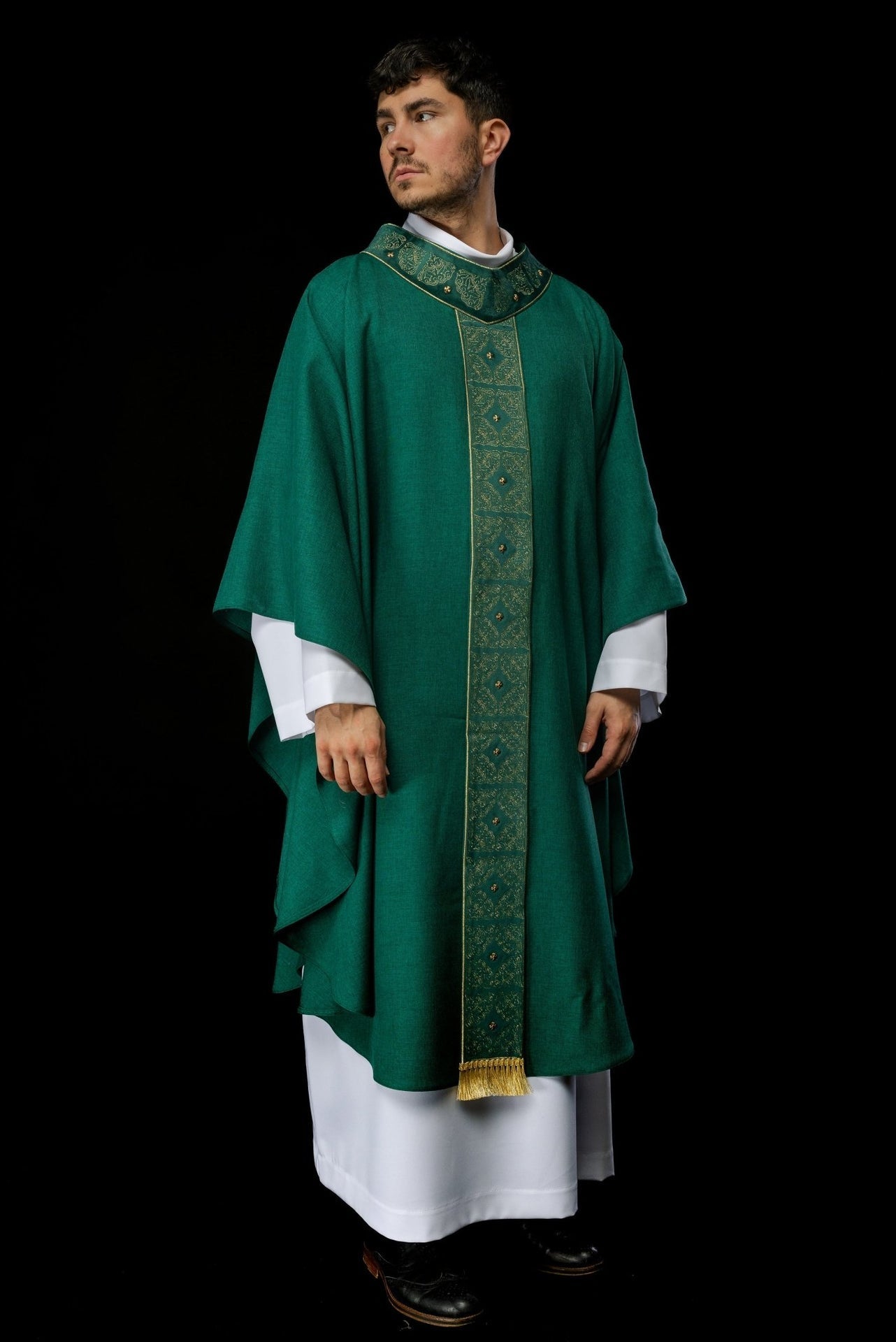 Ornat Liturgiczny Zielony z Bogatym Haftem - Polski Produkt - SZATYLITURGICZNE.PL
