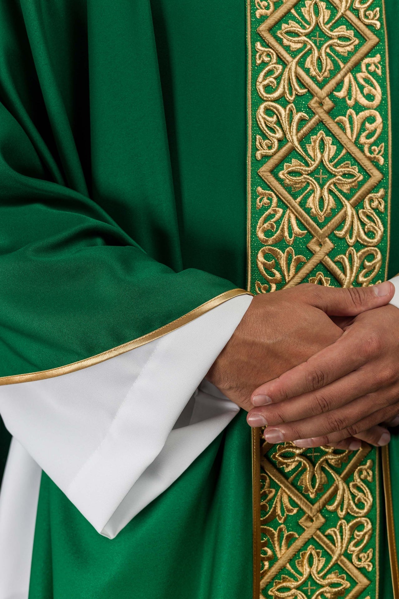 Ornat Liturgiczny Zielony z Haftem Florystycznym i Złotymi Krzyżami - SZATYLITURGICZNE.PL