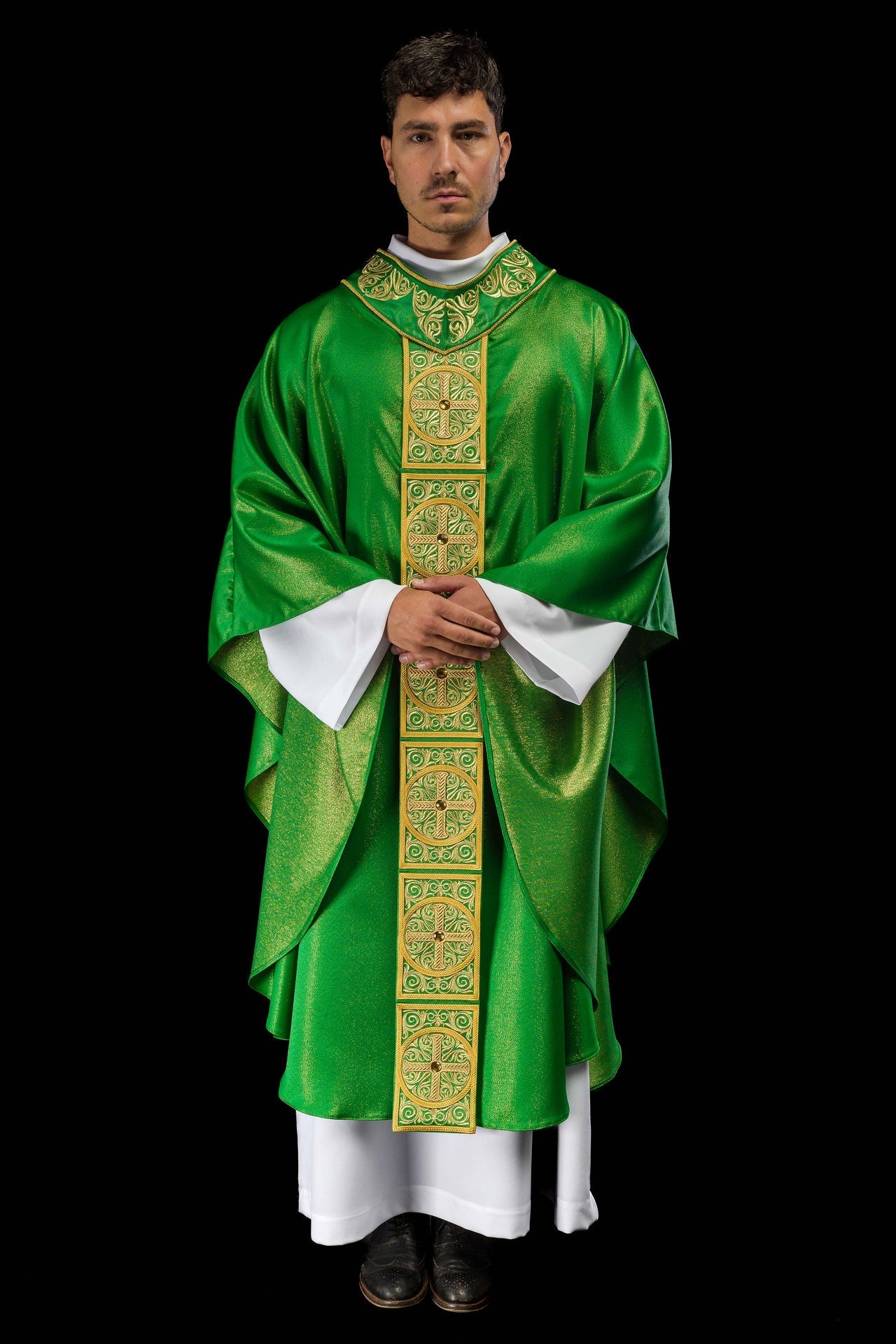 Ornat Liturgiczny Zielony z Haftem i Kamieniami Fasetowanymi - SZATYLITURGICZNE.PL