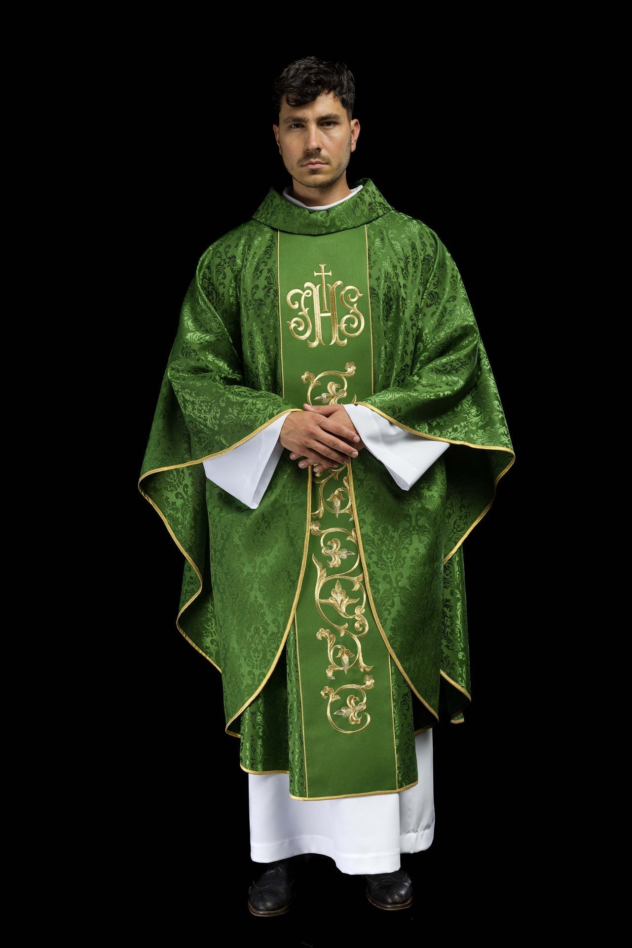 Ornat Liturgiczny Zielony z Haftem IHS i Złotą Lamówką - SZATYLITURGICZNE.PL