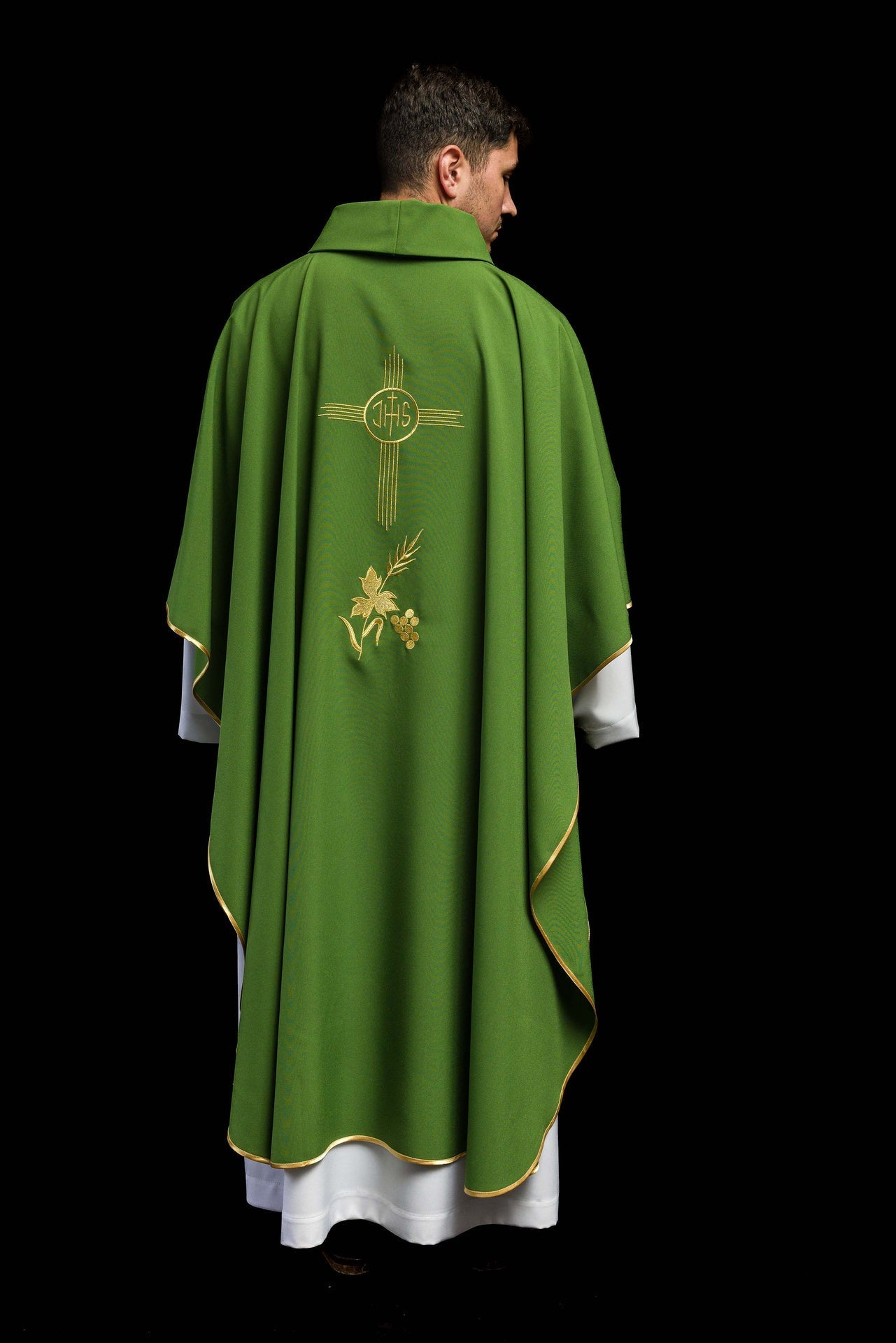 Ornat Liturgiczny Zielony z Haftem IHS - Złota Lamówka - SZATYLITURGICZNE.PL