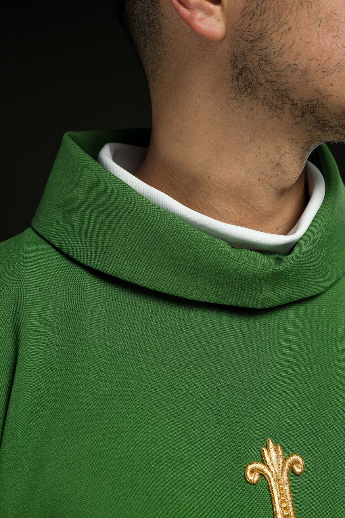 Ornat Liturgiczny Zielony z Haftem JHS - Symbolika Eucharystyczna - SZATYLITURGICZNE.PL