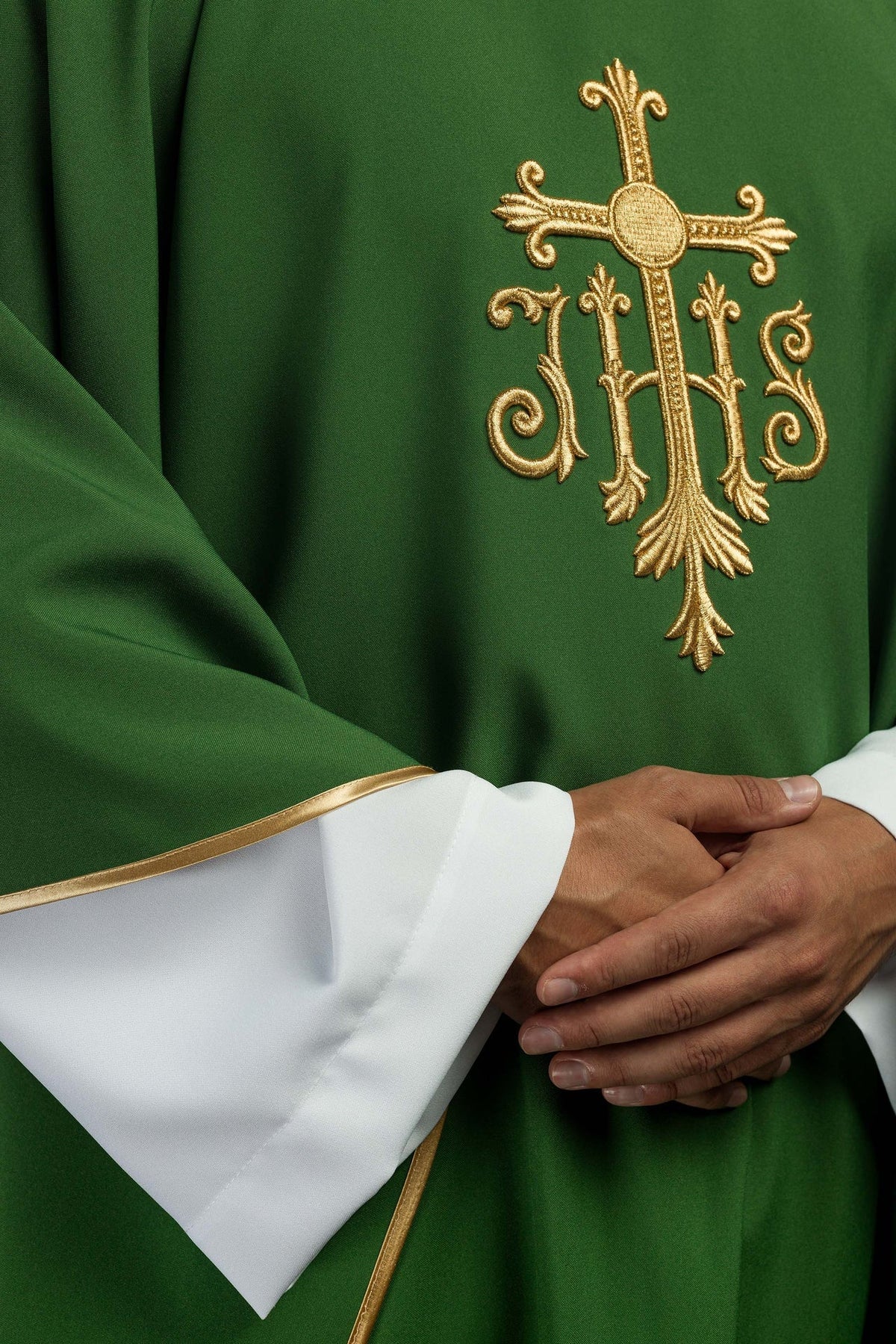 Ornat Liturgiczny Zielony z Haftem JHS - Symbolika Eucharystyczna - SZATYLITURGICZNE.PL