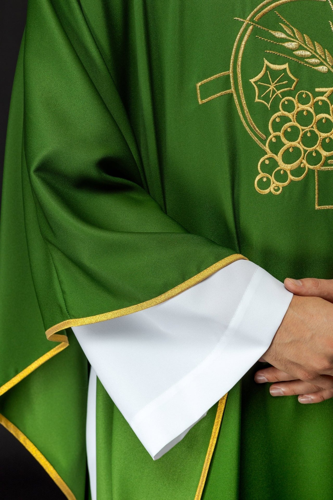 Ornat Liturgiczny Zielony z Haftem Krzyża i Kłosów - Elanowełna - SZATYLITURGICZNE.PL