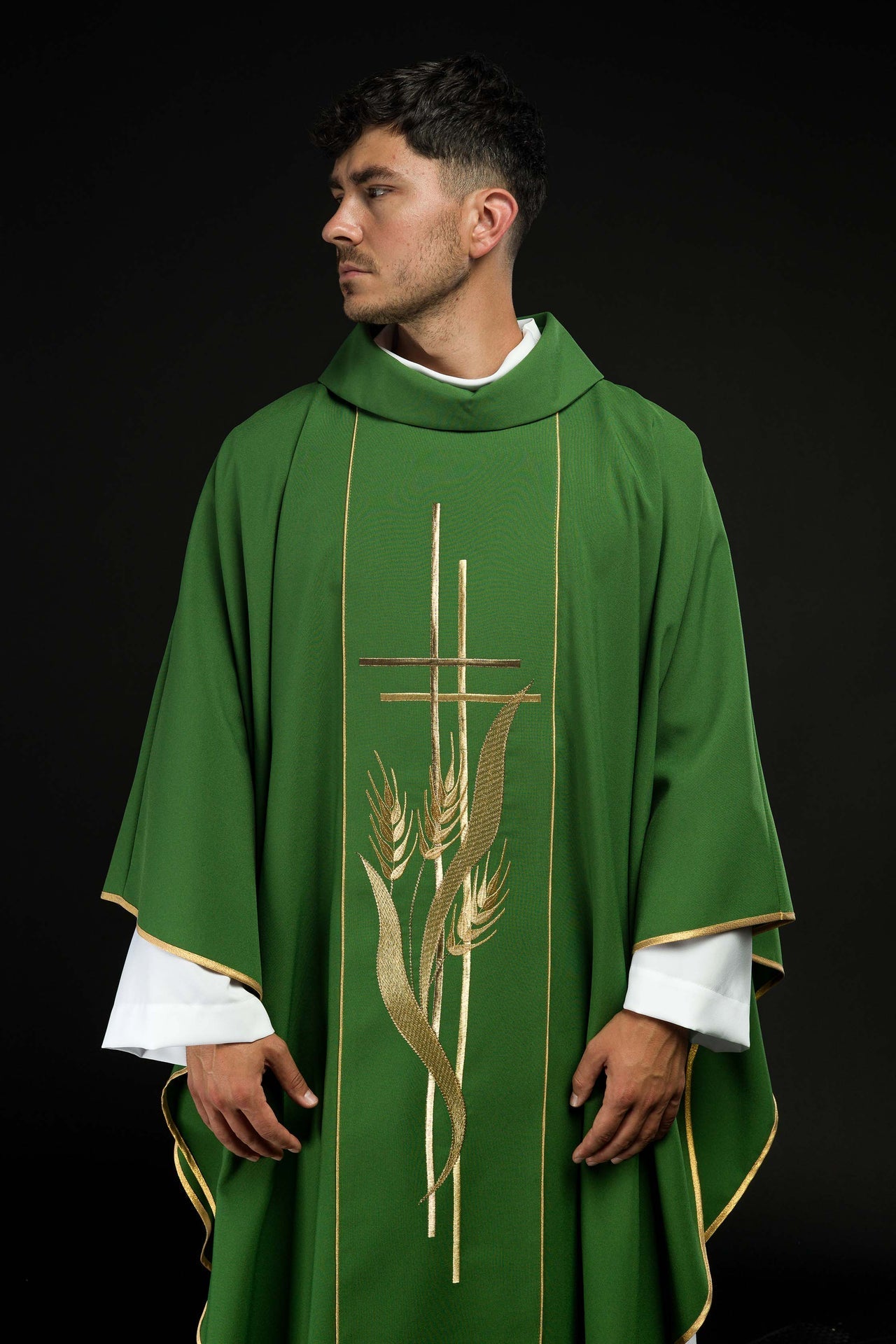 Ornat Liturgiczny Zielony z Haftem Krzyża i Kłosów - Elegancki - SZATYLITURGICZNE.PL
