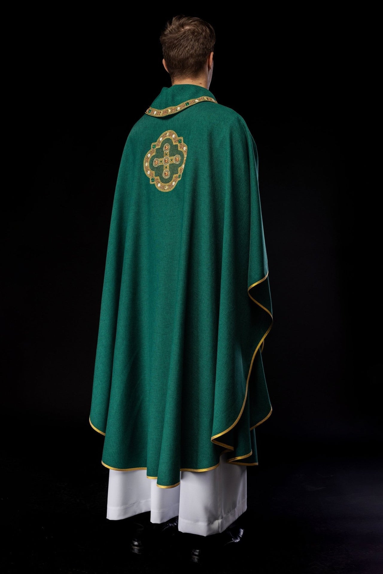 Ornat Liturgiczny Zielony z Haftem Krzyża i Lamówką - Uszyto w Polsce - SZATYLITURGICZNE.PL