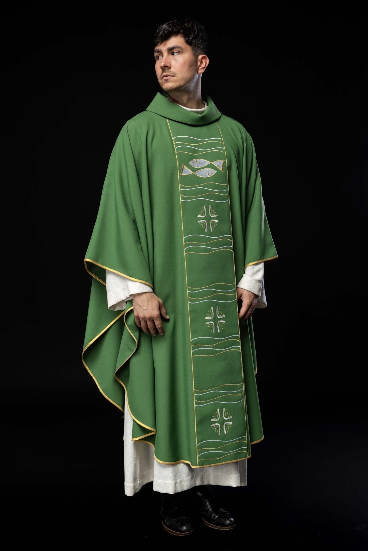 Ornat Liturgiczny Zielony z Haftem Krzyża i Ryb - Komplet - SZATYLITURGICZNE.PL