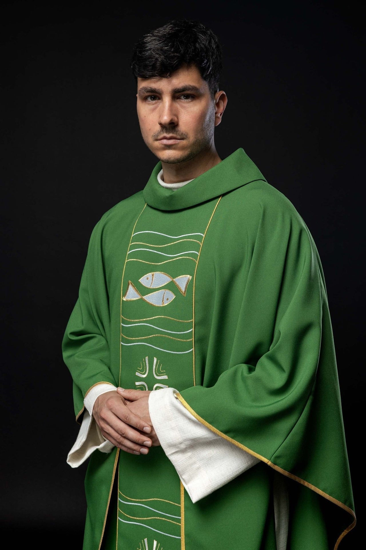 Ornat Liturgiczny Zielony z Haftem Krzyża i Ryb - Komplet - SZATYLITURGICZNE.PL