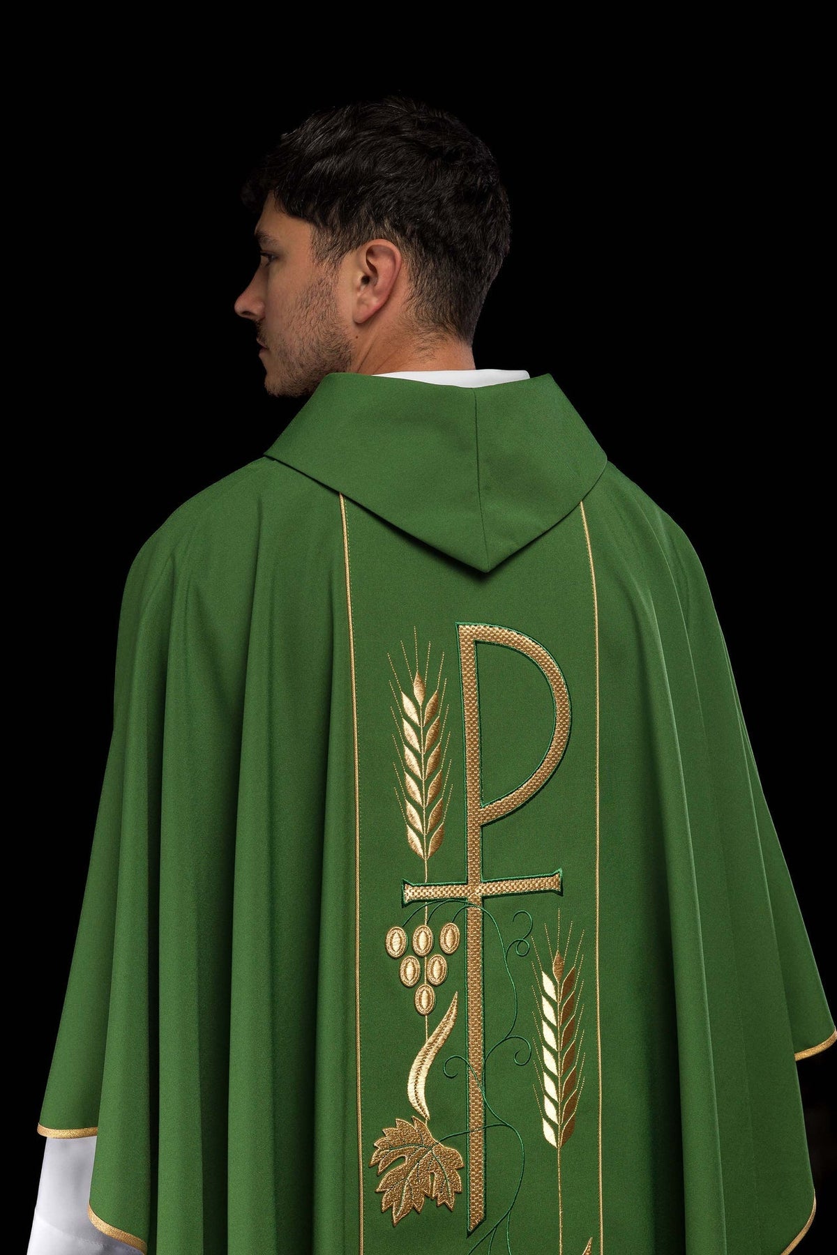 Ornat Liturgiczny Zielony z Haftowanym Kielichem IHS - Elegancki - SZATYLITURGICZNE.PL