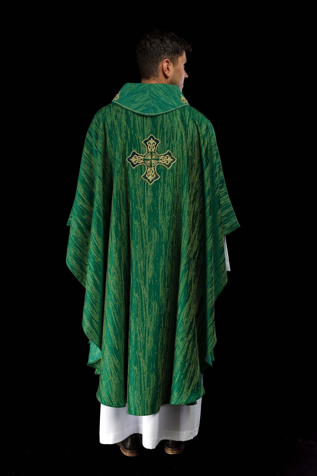 Ornat Liturgiczny Zielony z Haftowanym Krzyżem - Elegancka Tkanina - SZATYLITURGICZNE.PL