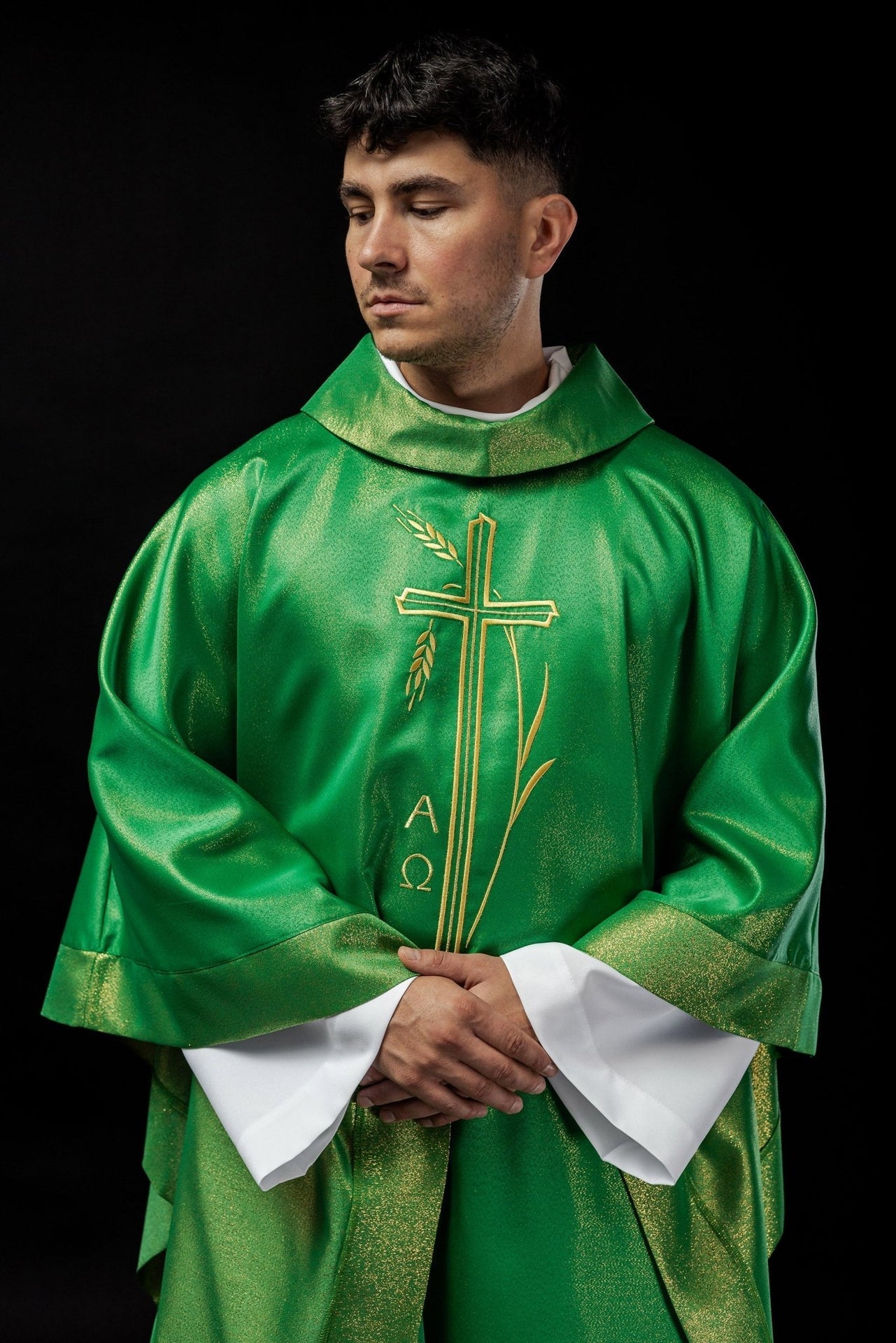 Ornat Liturgiczny Zielony z Haftowanym Krzyżem i Kłosem - Polska Produkcja - SZATYLITURGICZNE.PL