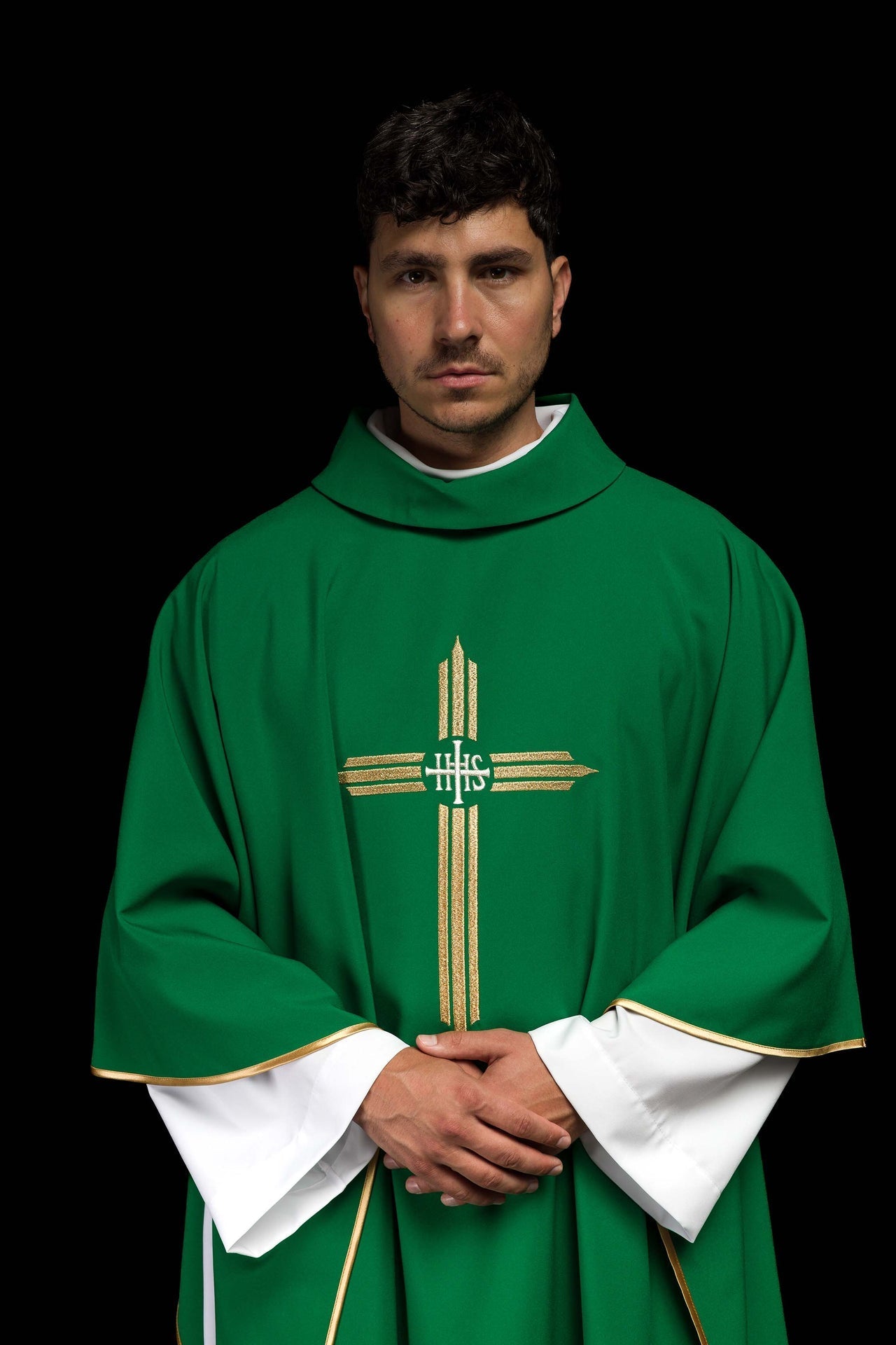 Ornat Liturgiczny Zielony z Haftowanym Krzyżem IHS - SZATYLITURGICZNE.PL