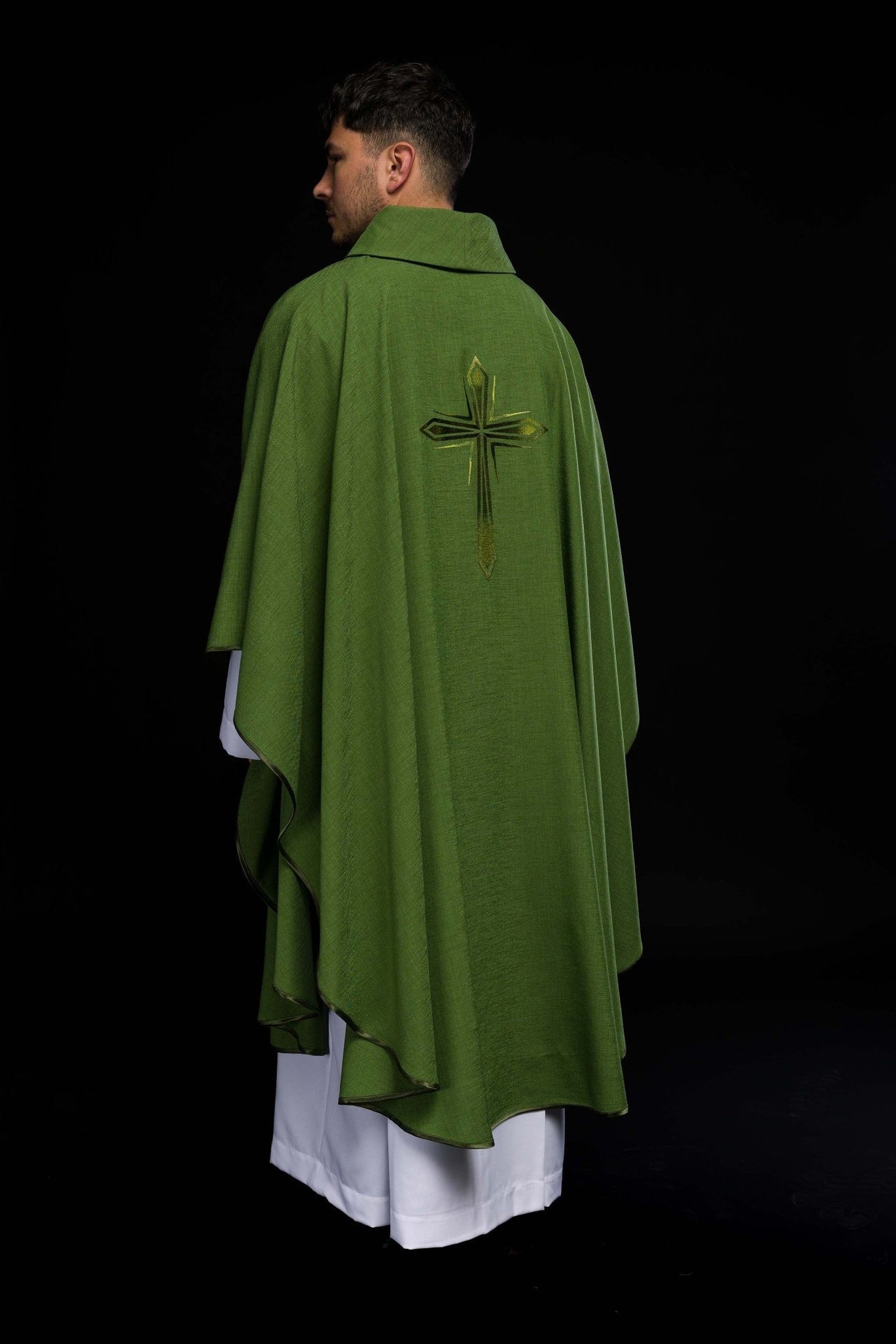 Ornat Liturgiczny Zielony z Haftowanym Krzyżem - Polski Producent - SZATYLITURGICZNE.PL