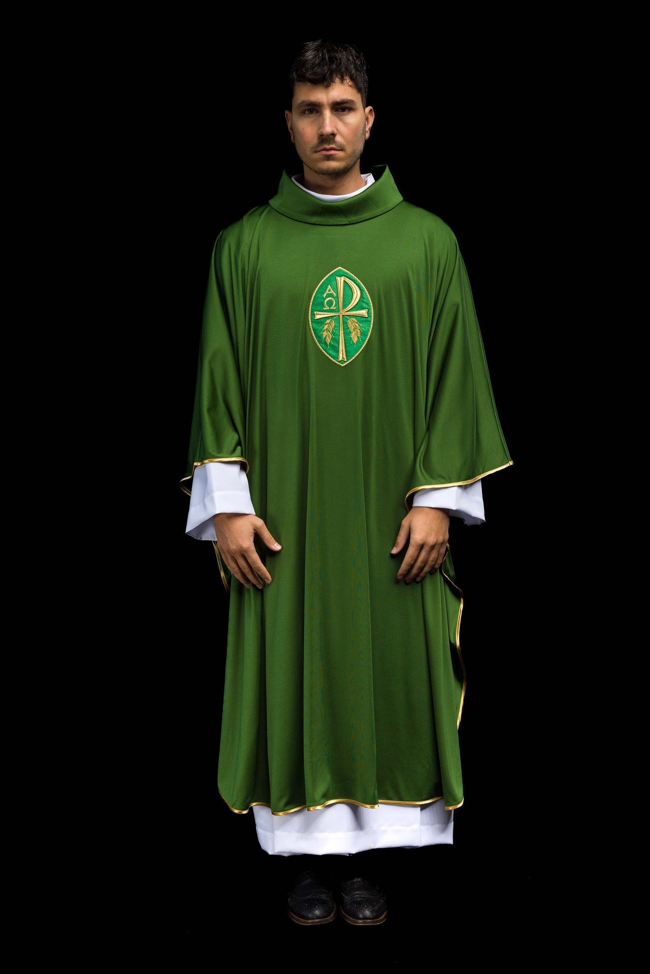 Ornat Liturgiczny Zielony z Haftowanym Krzyżem - SACROLITE - SZATYLITURGICZNE.PL