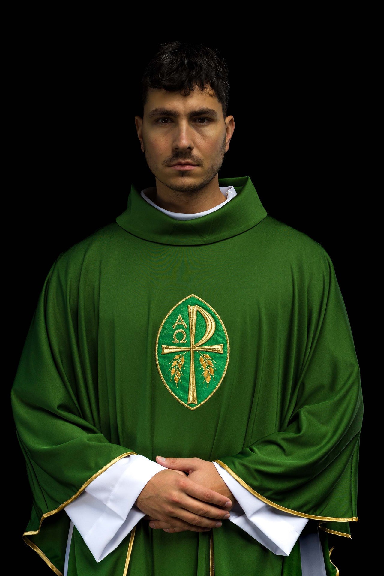 Ornat Liturgiczny Zielony z Haftowanym Krzyżem - SACROLITE - SZATYLITURGICZNE.PL