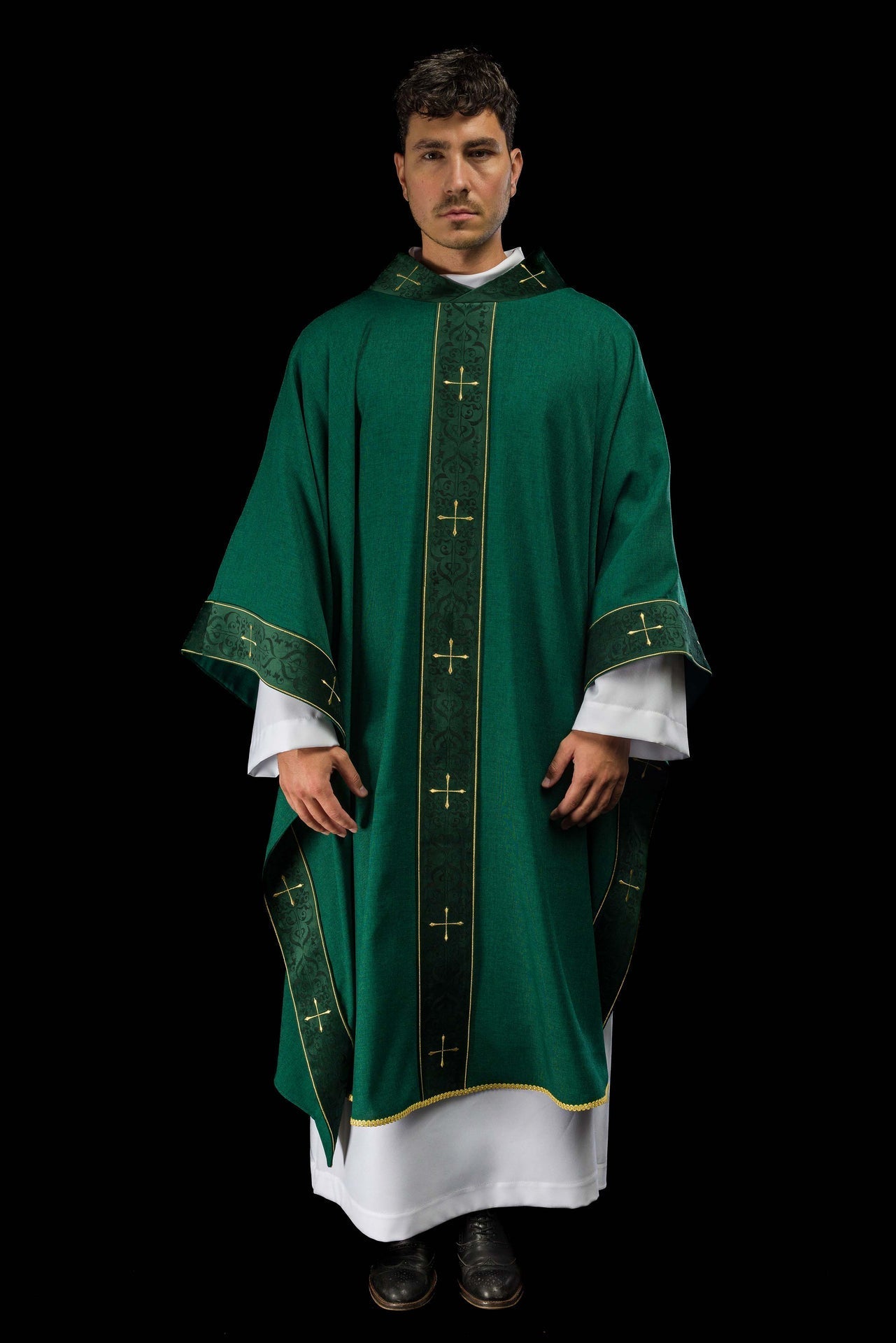 Ornat Liturgiczny Zielony z Haftowanym Pasem i Krzyżami - SZATYLITURGICZNE.PL