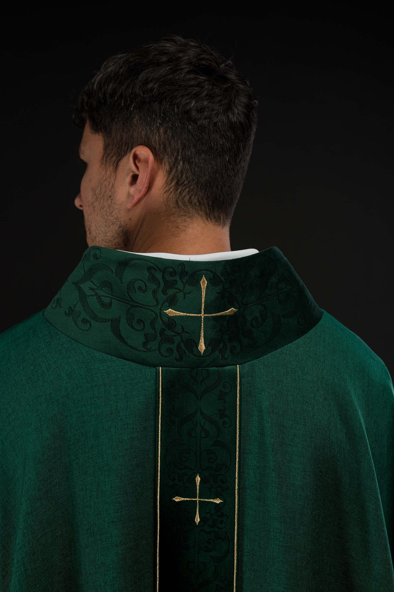 Ornat Liturgiczny Zielony z Haftowanym Pasem i Krzyżami - SZATYLITURGICZNE.PL