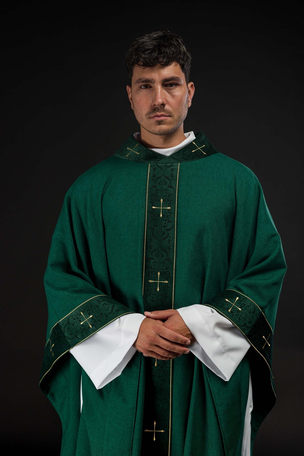 Ornat Liturgiczny Zielony z Haftowanym Pasem i Krzyżami - SZATYLITURGICZNE.PL