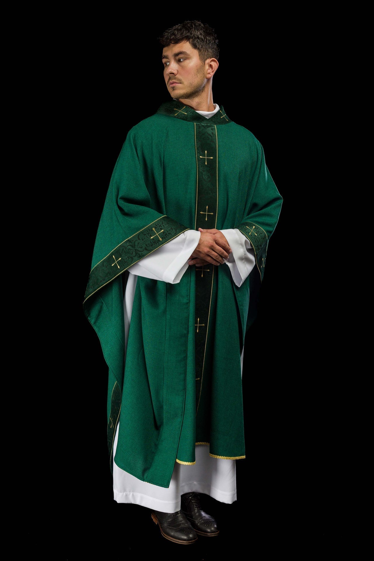 Ornat Liturgiczny Zielony z Haftowanym Pasem i Krzyżami - SZATYLITURGICZNE.PL