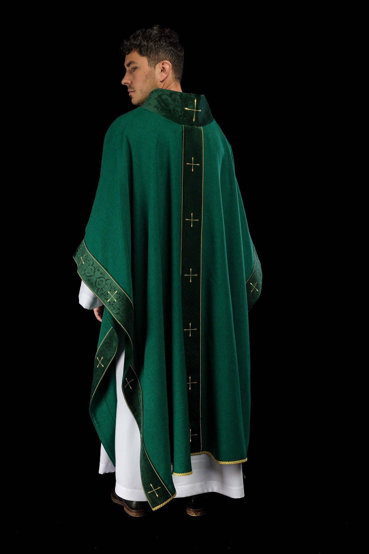 Ornat Liturgiczny Zielony z Haftowanym Pasem i Krzyżami - SZATYLITURGICZNE.PL