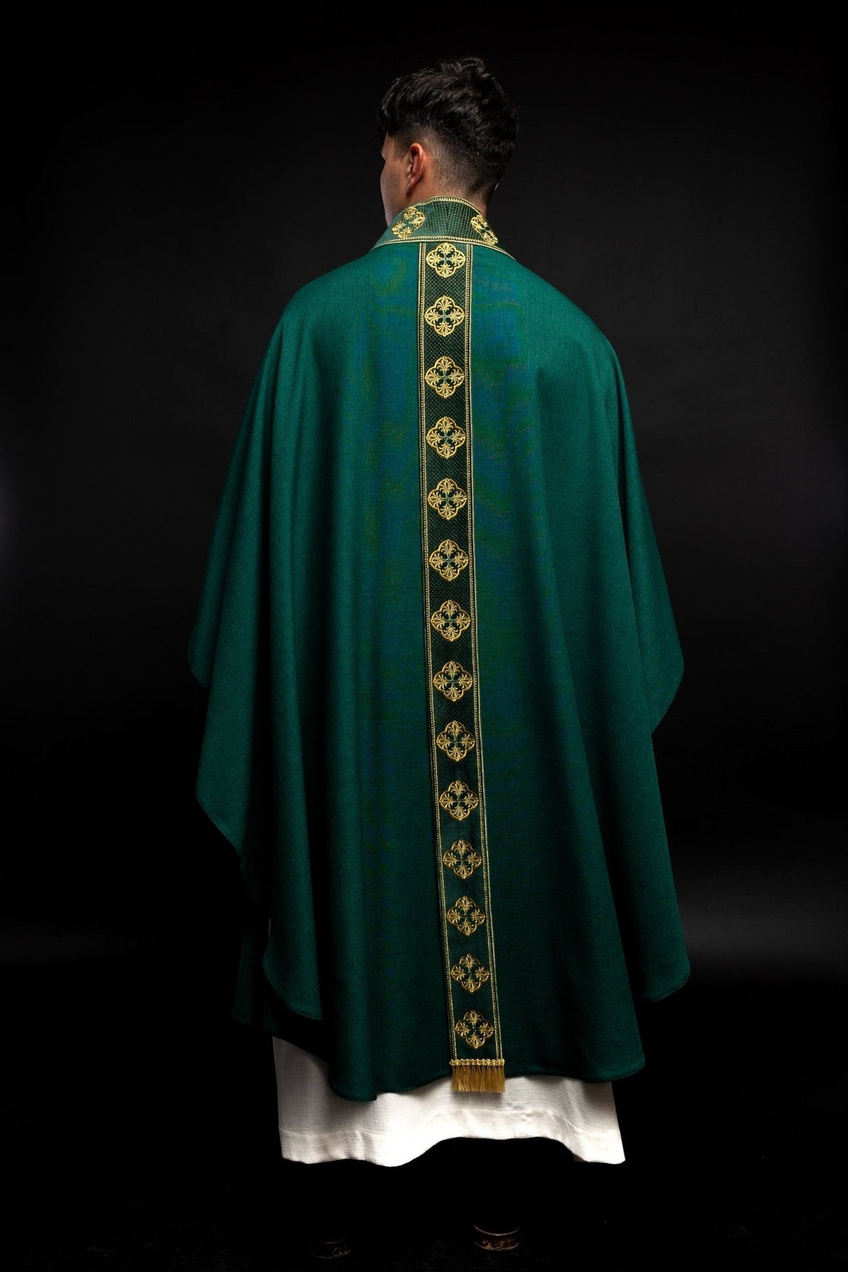 Ornat Liturgiczny Zielony z Haftowanym Pasem i Krzyżami - Polski Produkt - SZATYLITURGICZNE.PL