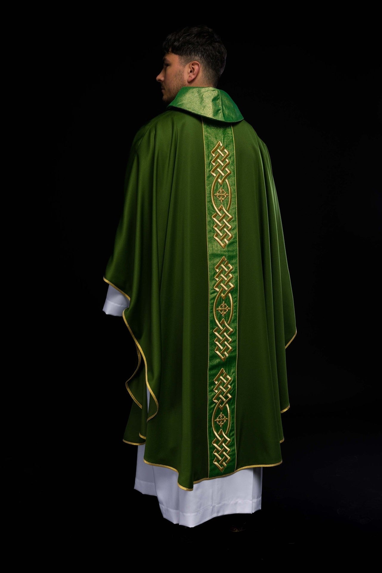 Ornat Liturgiczny Zielony z Haftowanym Pasem Krzyży - Polski Produkt - SZATYLITURGICZNE.PL