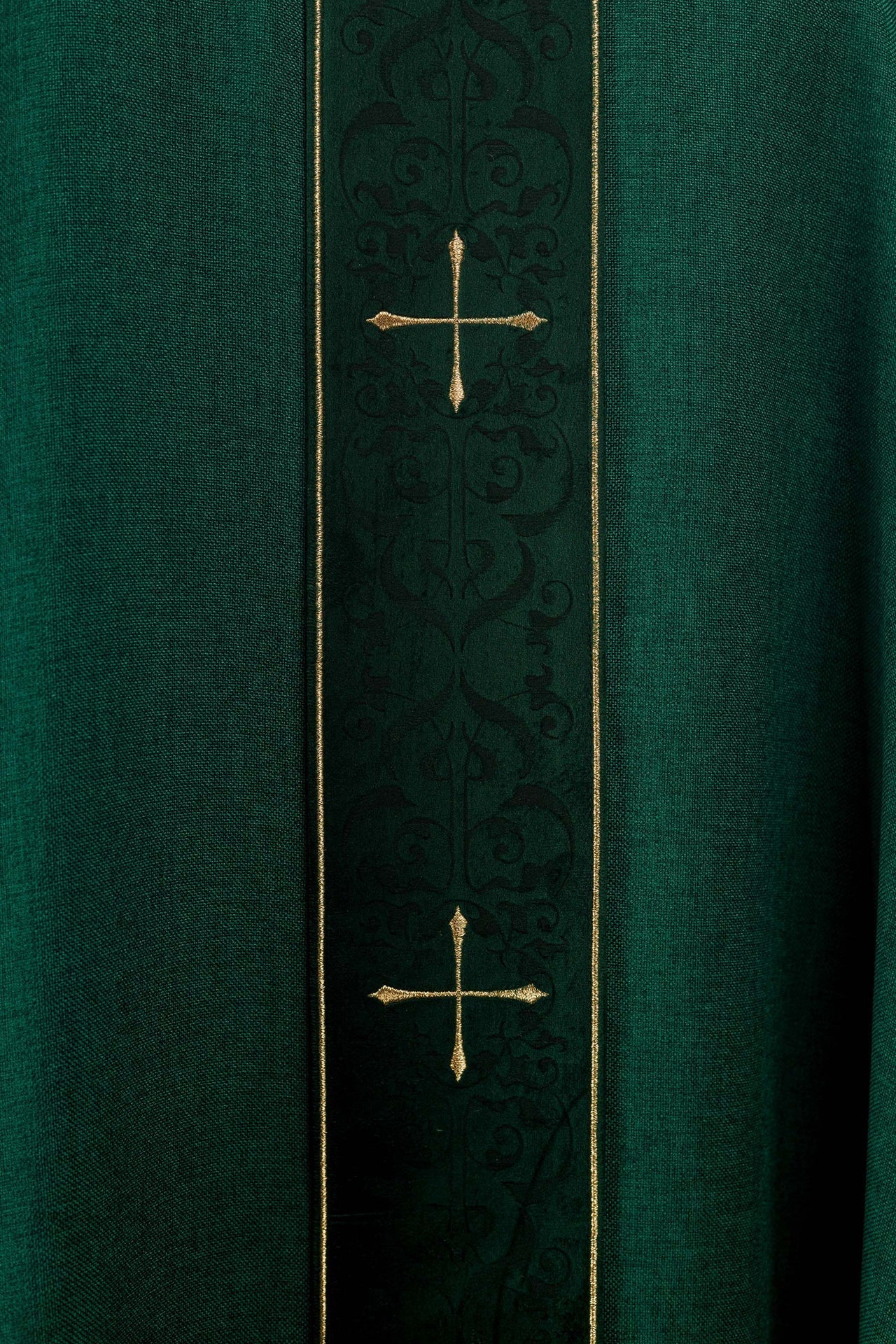 Ornat Liturgiczny Zielony z Haftowanym Pasem w Krzyże - Elegancki - SZATYLITURGICZNE.PL