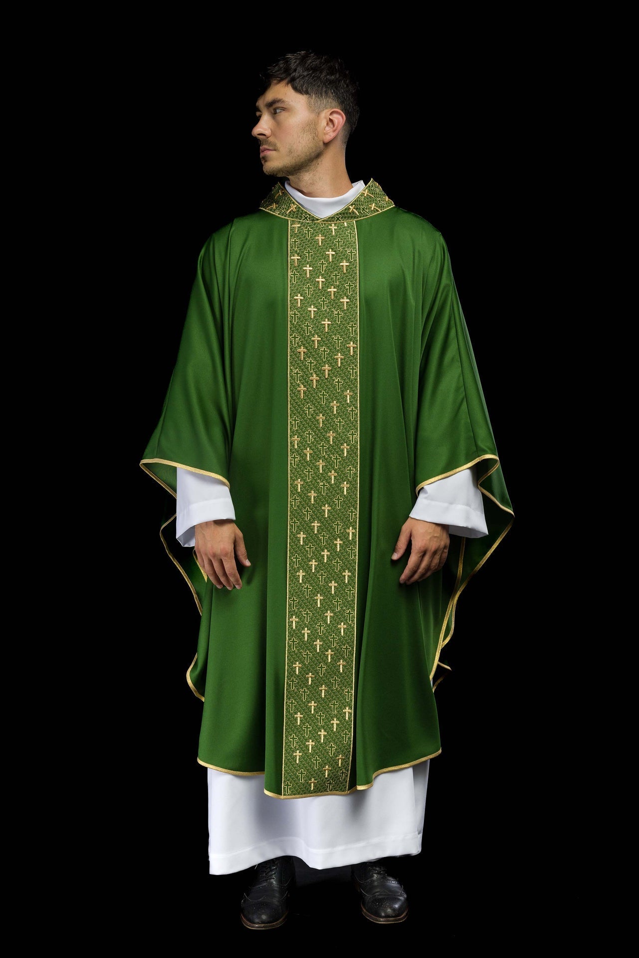 Ornat Liturgiczny Zielony z Haftowanym Pasem w Krzyże - Polska Produkcja - SZATYLITURGICZNE.PL