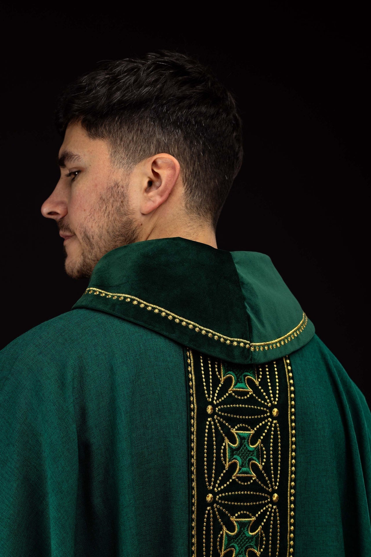 Ornat Liturgiczny Zielony z Pasem w Krzyże - Elegancki i Trwały - SZATYLITURGICZNE.PL