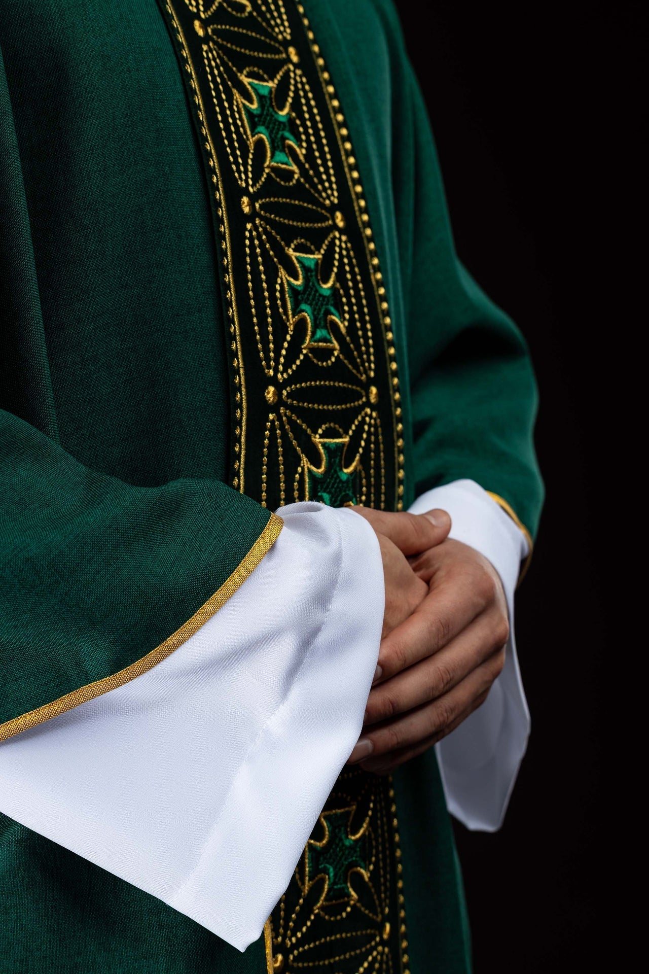 Ornat Liturgiczny Zielony z Pasem w Krzyże - Elegancki i Trwały - SZATYLITURGICZNE.PL