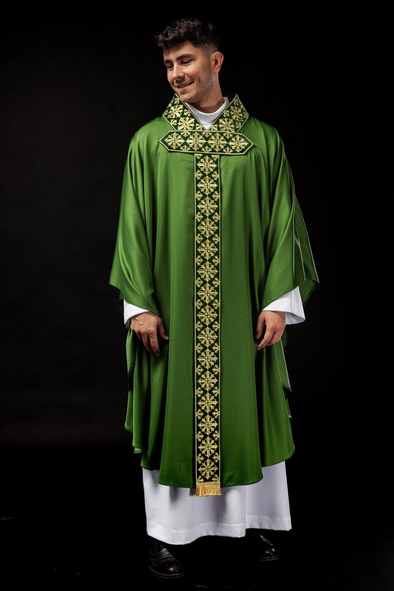 Ornat Liturgiczny Zielony z Złotym Haftem Krzyży - SZATYLITURGICZNE.PL