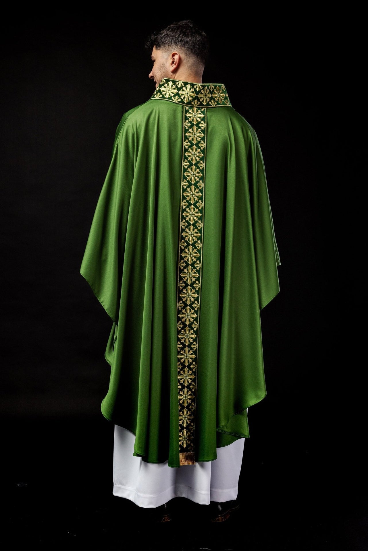 Ornat Liturgiczny Zielony z Złotym Haftem Krzyży - SZATYLITURGICZNE.PL