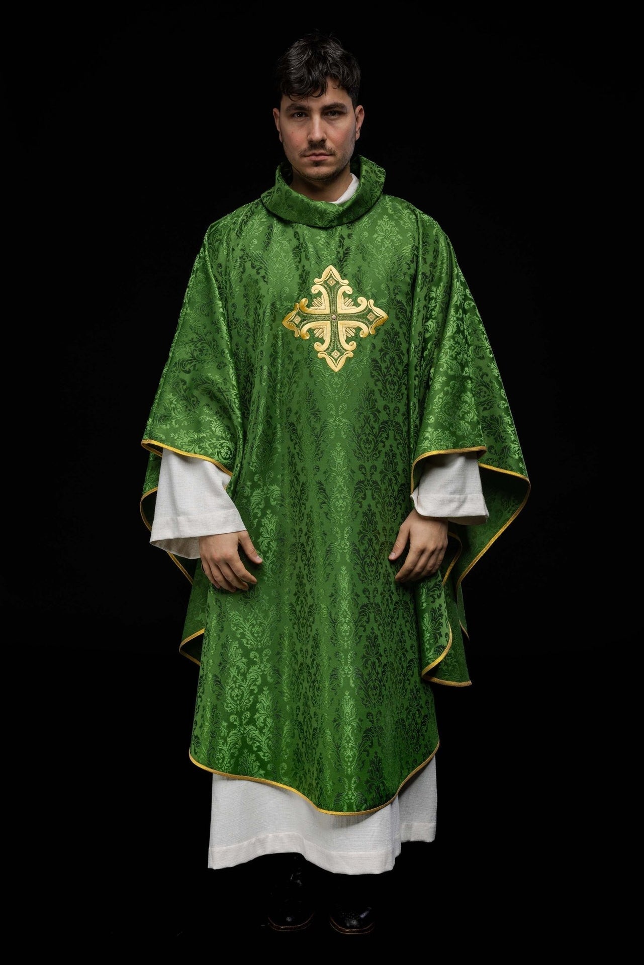 Ornat Liturgiczny Zielony ze Złotym Krzyżem i Stułą - SZATYLITURGICZNE.PL