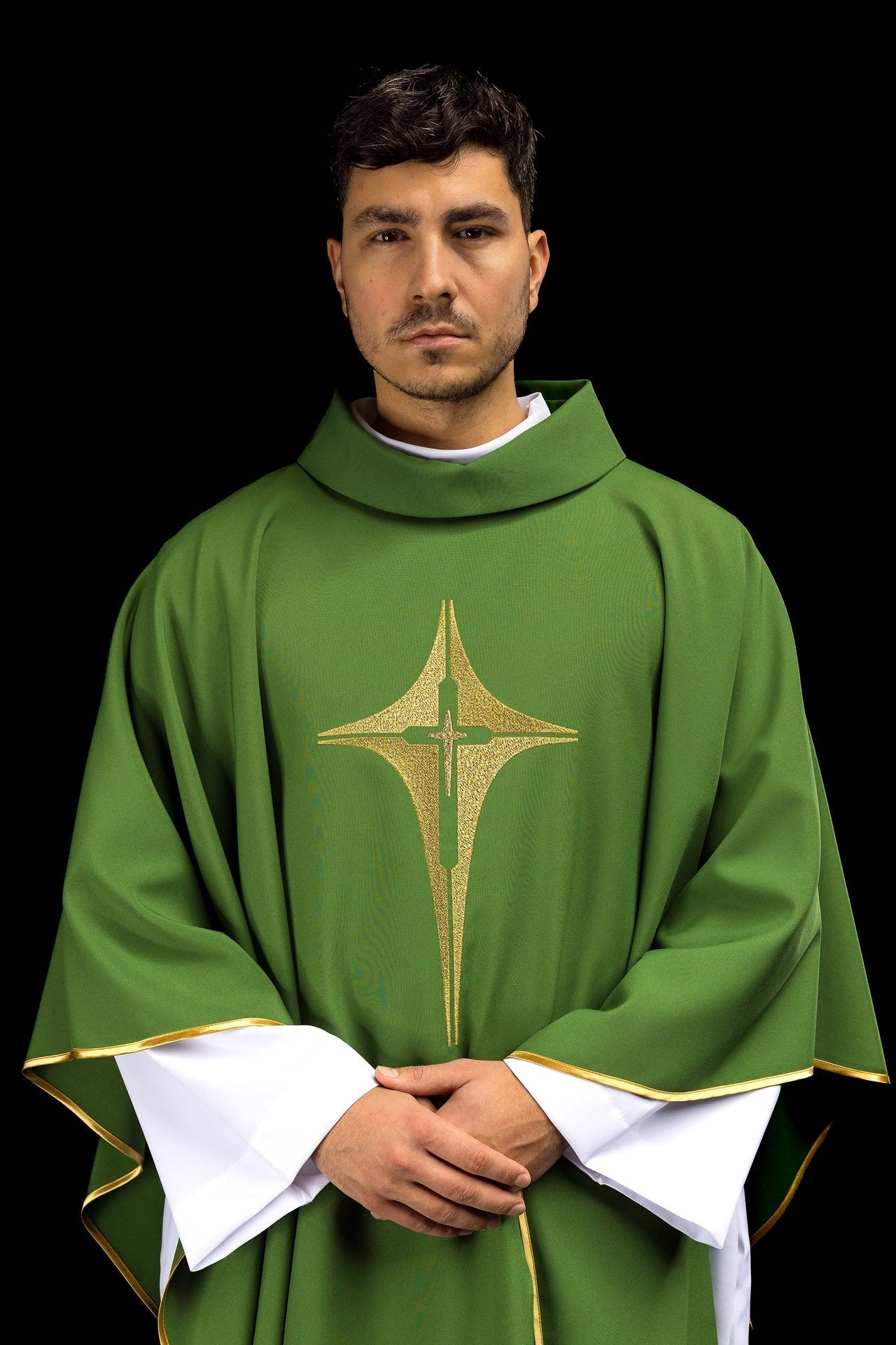 Ornat Liturgiczny Zielony ze Złotym Krzyżem IHS - Polski Haft - SZATYLITURGICZNE.PL