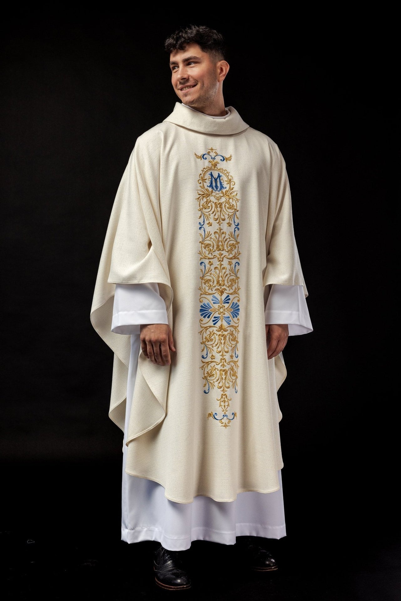 Ornat Liturgiczny Złota Nitka - Błyszcząca Tkanina, Polski Produkt - SZATYLITURGICZNE.PL