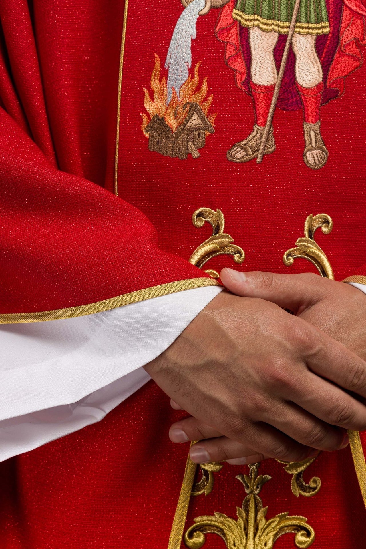 Ornat Liturgiczny Złoty Haftowany Św. Florian - Polski Producent - SZATYLITURGICZNE.PL