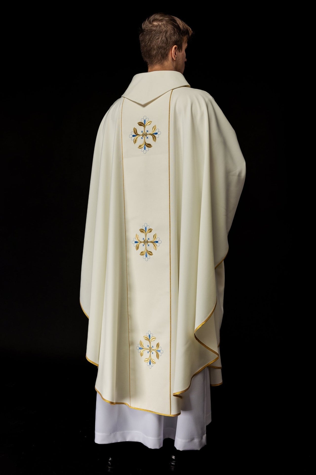 Ornat Liturgiczny Złoty z Haftem Matki Bożej Fatimskiej - SZATYLITURGICZNE.PL