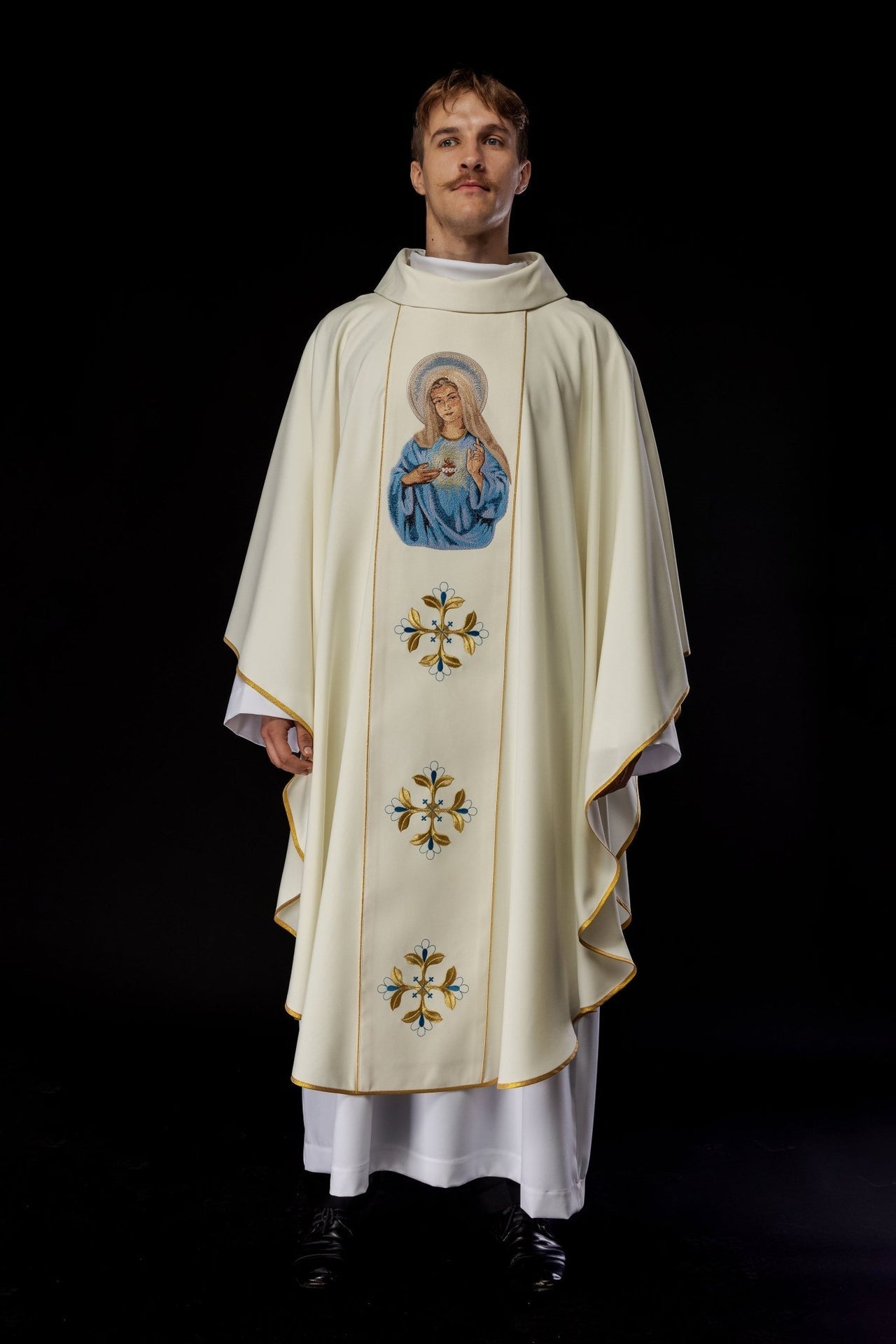 Ornat Liturgiczny Złoty z Haftem Serca Maryi - Elegancki Golf - SZATYLITURGICZNE.PL