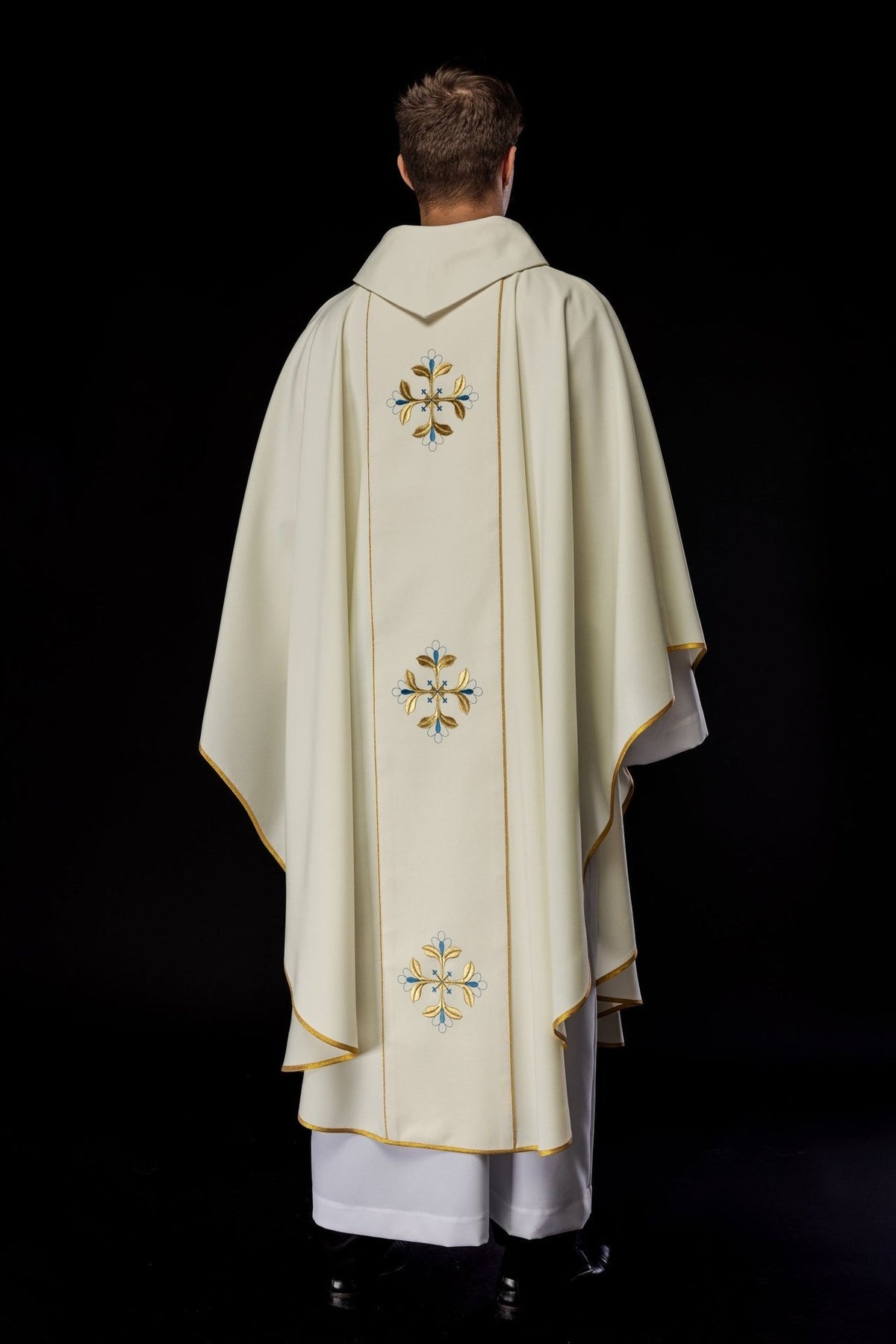 Ornat Liturgiczny Złoty z Haftem Serca Maryi - Elegancki Golf - SZATYLITURGICZNE.PL