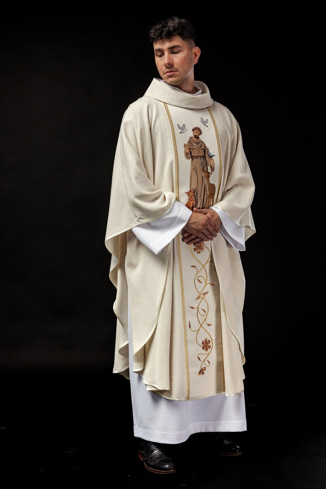 Ornat Liturgiczny Złoty z Haftem Św. Franciszka - Polski Producent - SZATYLITURGICZNE.PL