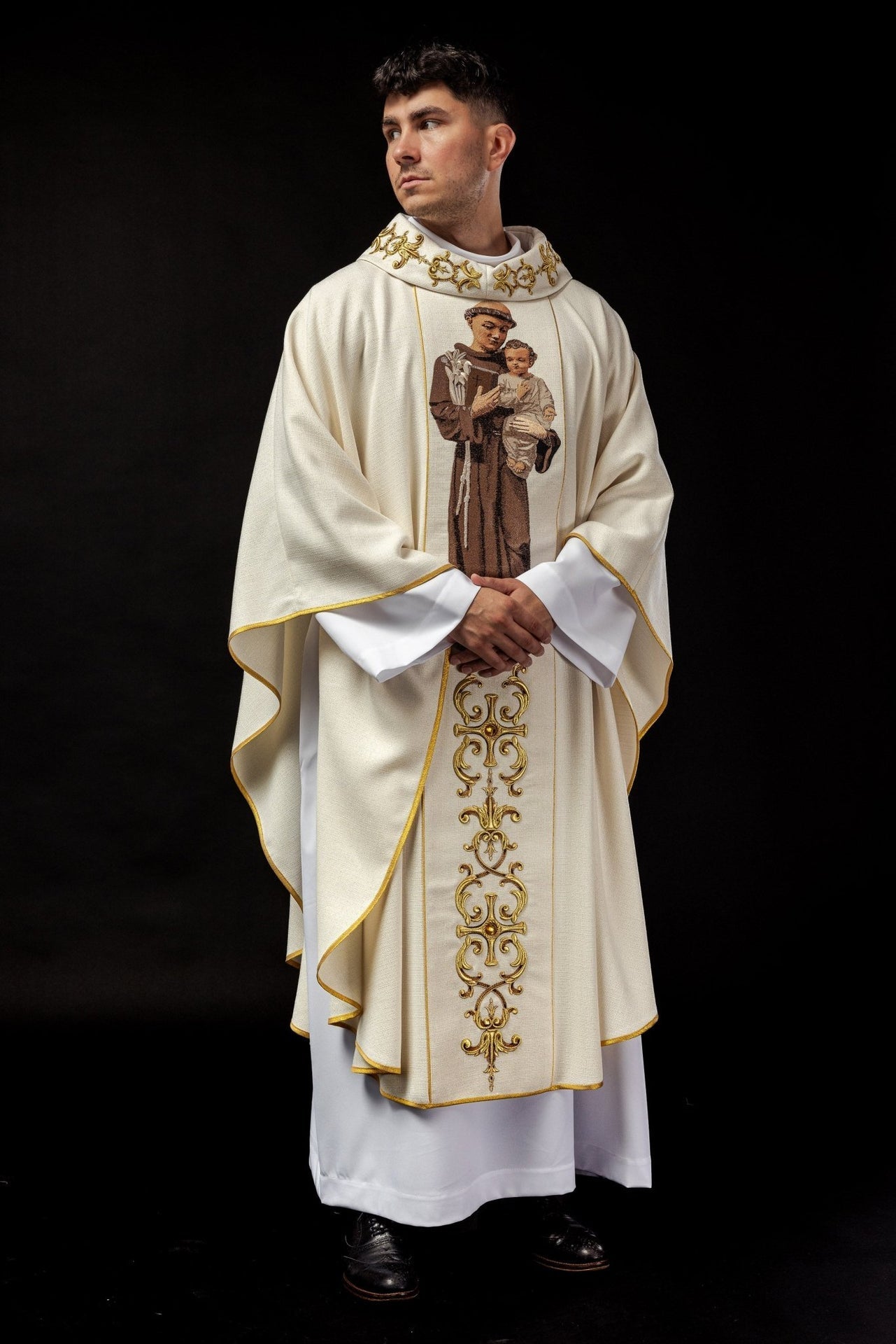 Ornat Liturgiczny Złoty z Haftem Świętego Antoniego - Polski Producent - SZATYLITURGICZNE.PL