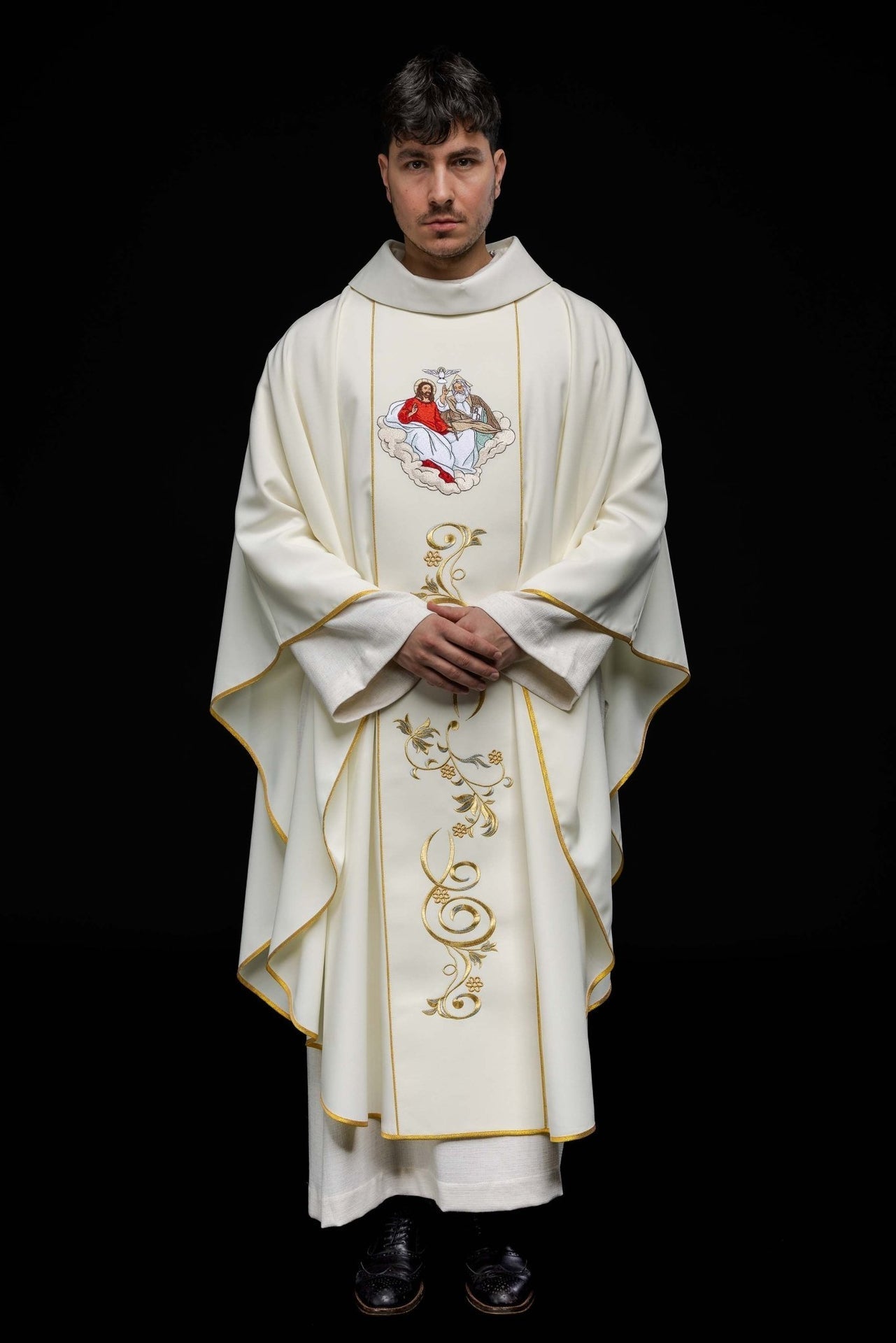 Ornat Liturgiczny Złoty z Haftem Trójcy Świętej - Polski Produkt - SZATYLITURGICZNE.PL