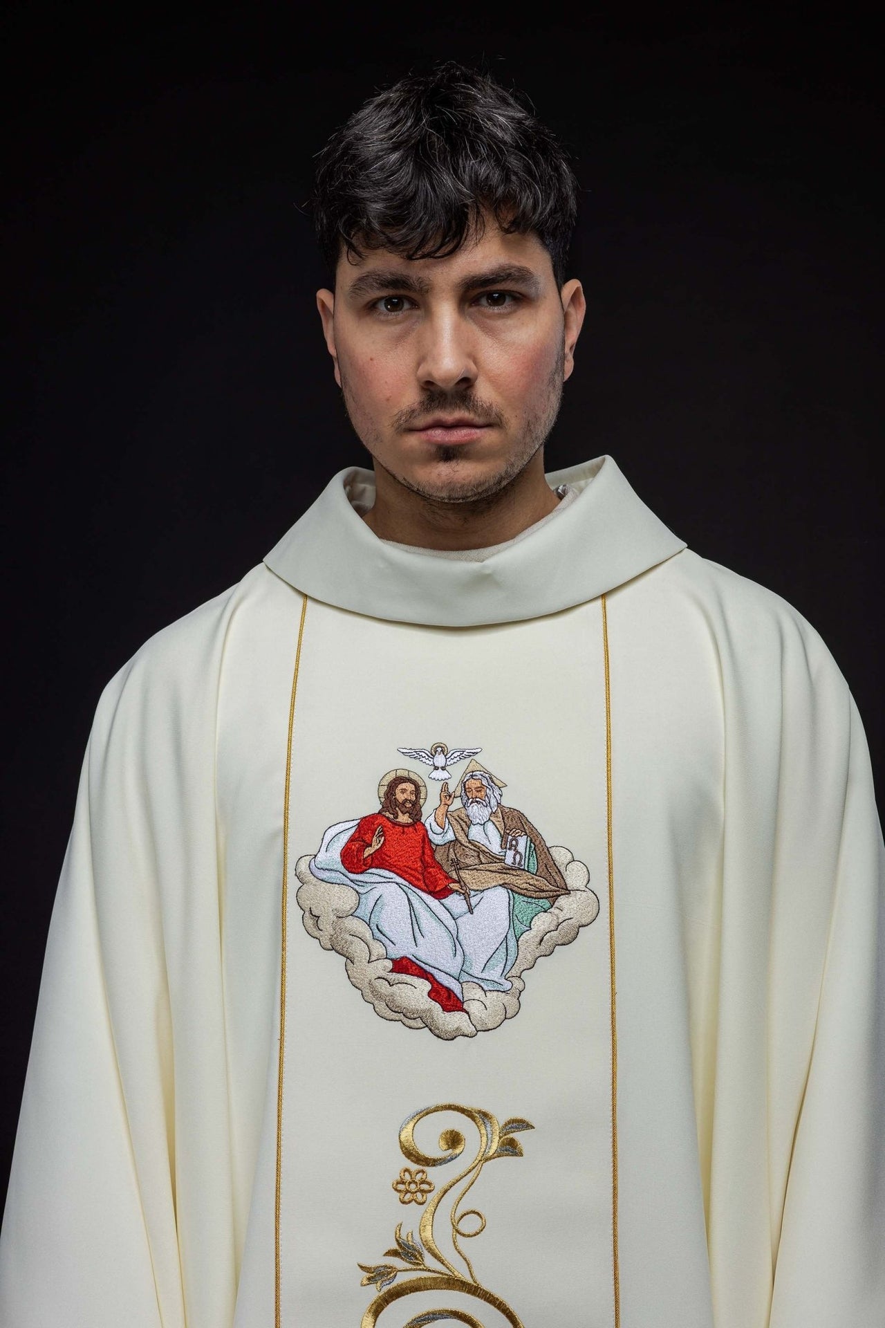 Ornat Liturgiczny Złoty z Haftem Trójcy Świętej - Polski Produkt - SZATYLITURGICZNE.PL