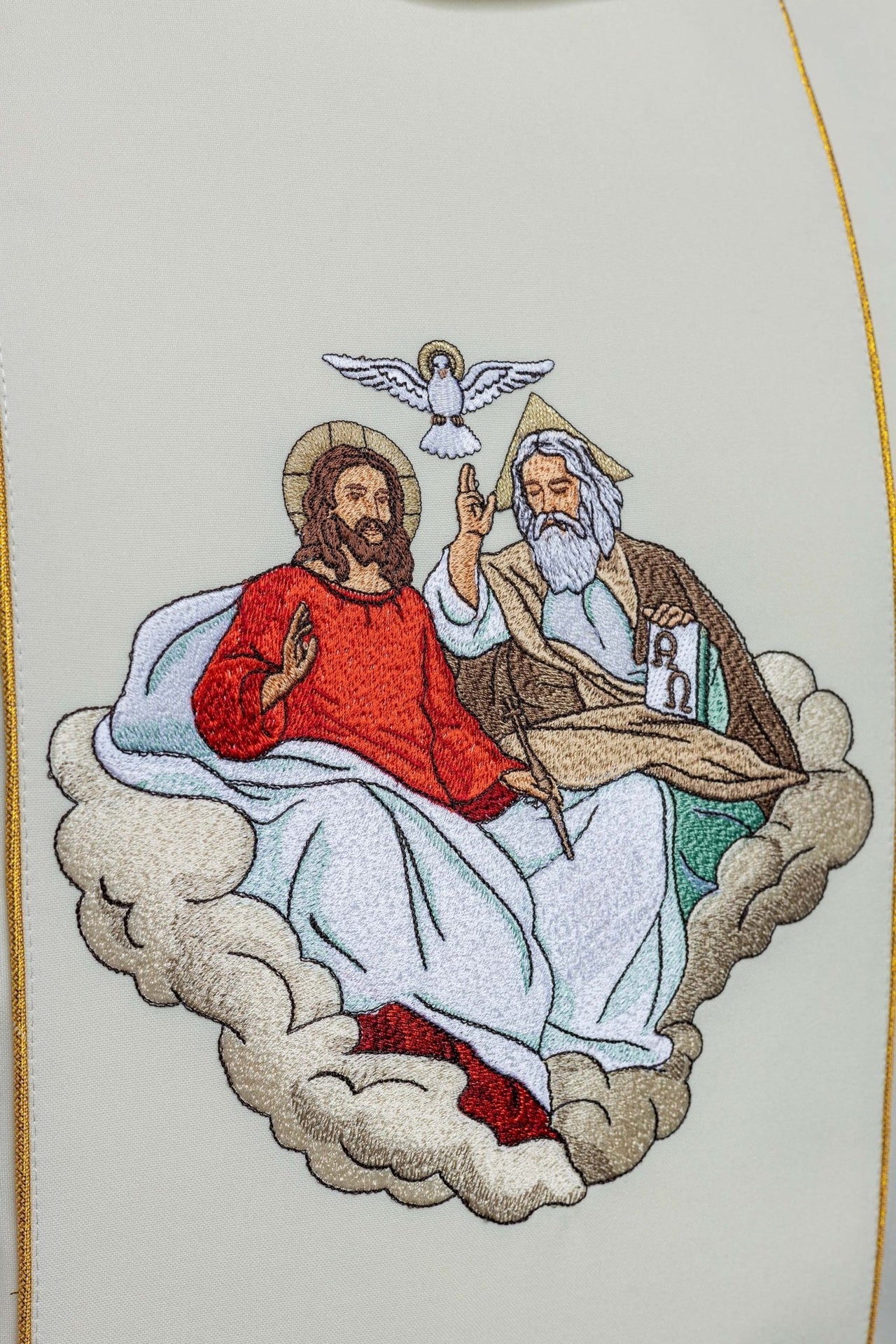 Ornat Liturgiczny Złoty z Haftem Trójcy Świętej - Polski Produkt - SZATYLITURGICZNE.PL