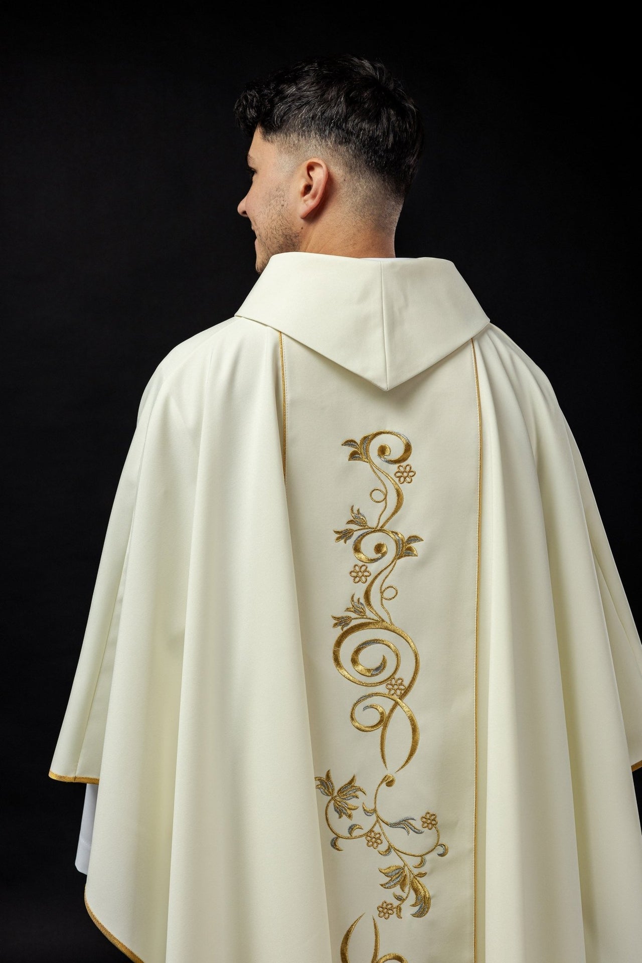 Ornat Liturgiczny Złoty ze Świętym Antonim - Haft Komputerowy - SZATYLITURGICZNE.PL